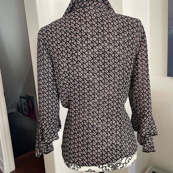 Black blouse with circular motif design - Picture 4 of 4